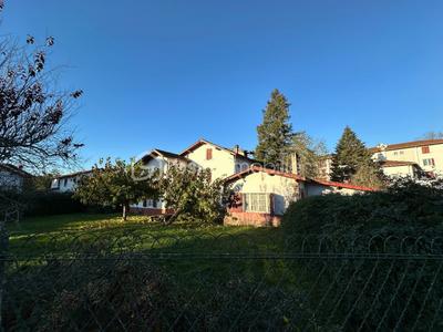 Maison - 282 m² - 11 pièces