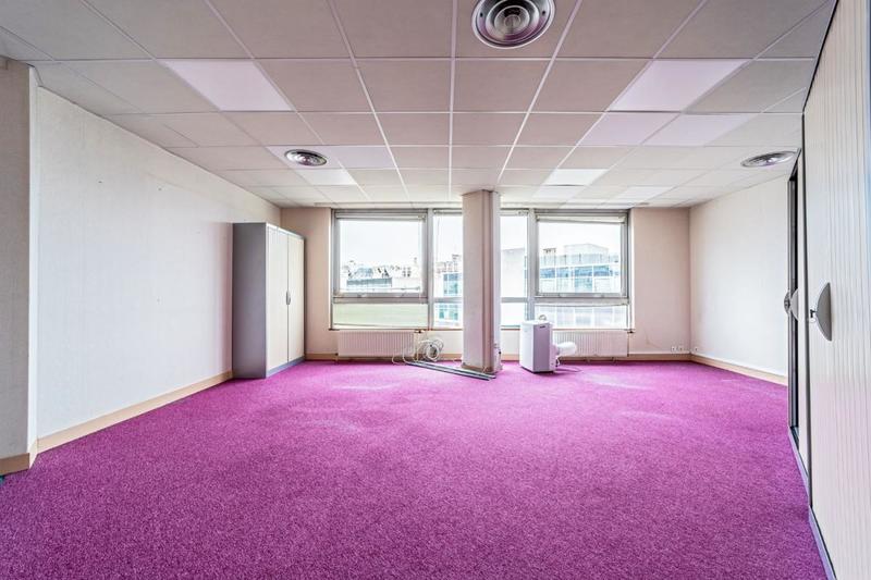 Bureau - 1 636 m²