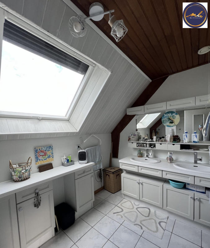 Maison traditionnelle - 187 m² - 8 pièces