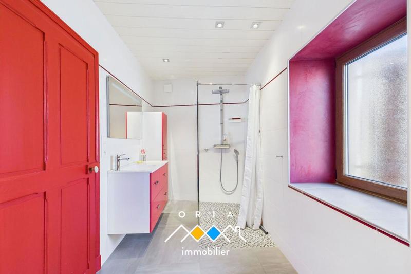 Maison - 235 m² - 10 pièces