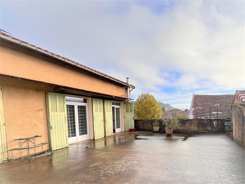 Maison - 554 m² - 7 pièces