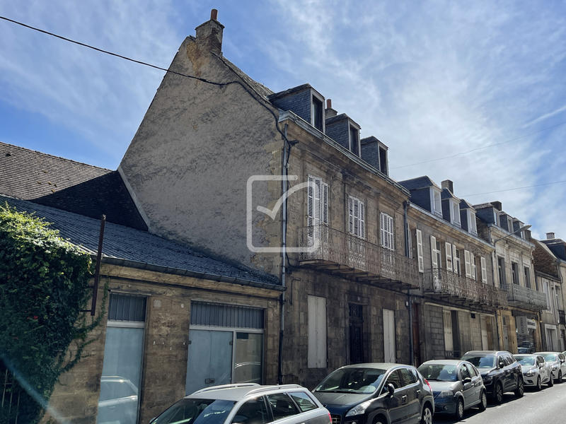 Maison - 230 m² - 9 pièces