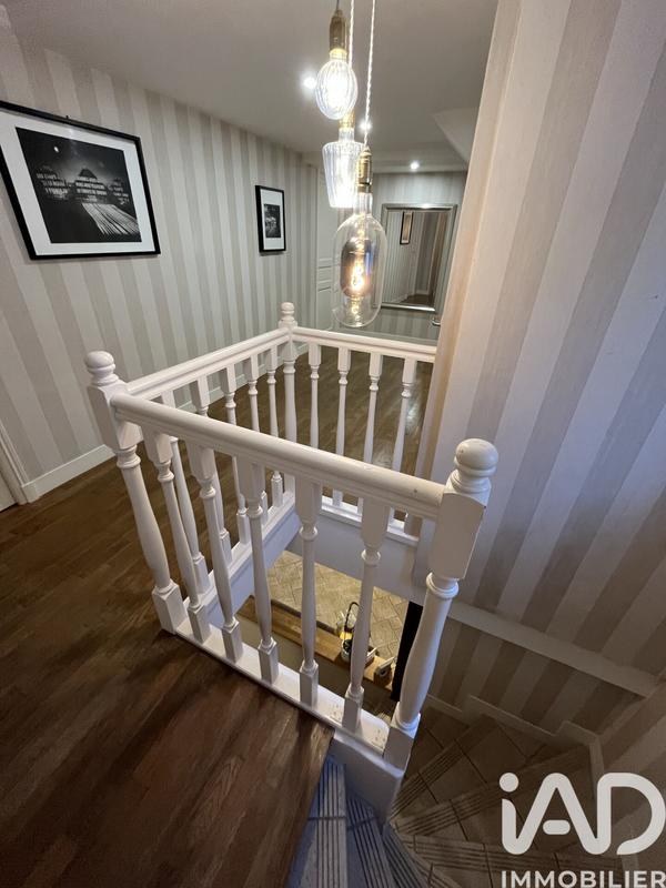 Maison - 230 m² - 8 pièces