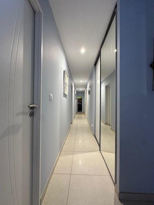 Propriété - 215 m² - 7 pièces