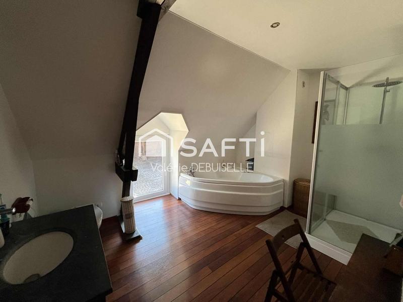 Maison - 181 m² - 7 pièces