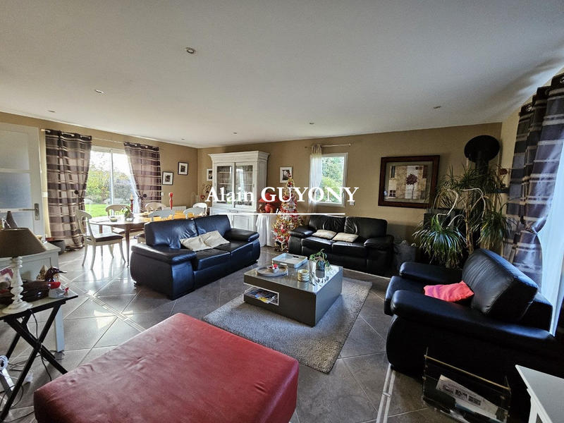 Maison traditionnelle - 166 m² - 6 pièces