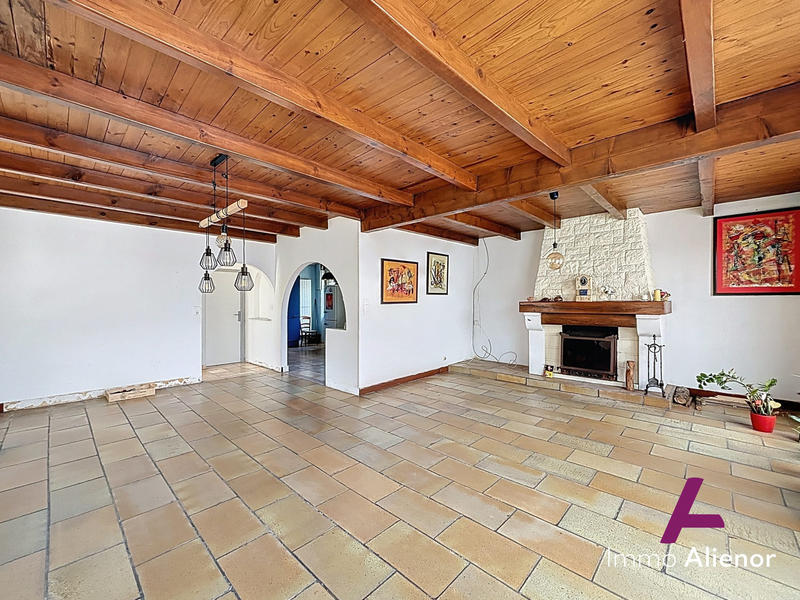 Maison traditionnelle - 183 m² - 6 pièces