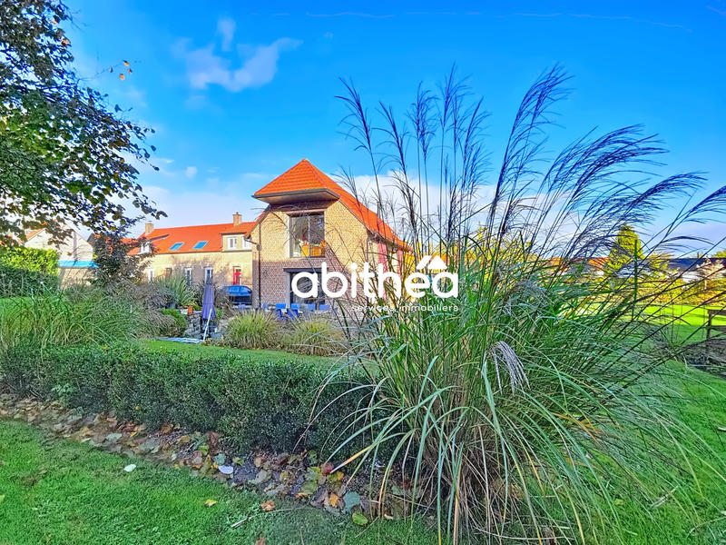 Maison - 270 m² - 9 pièces