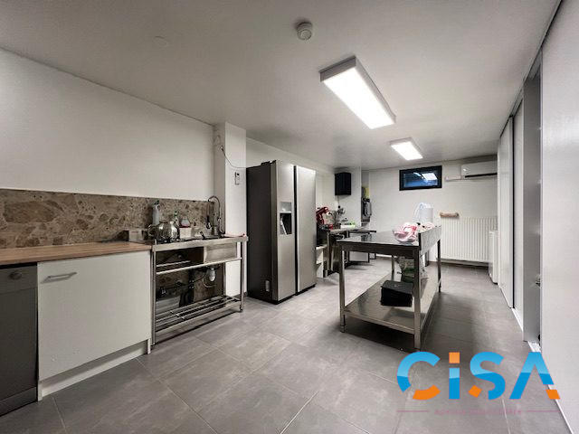 Villa - 211 m² - 8 pièces