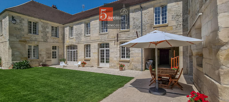 Maison - 400 m² - 8 pièces