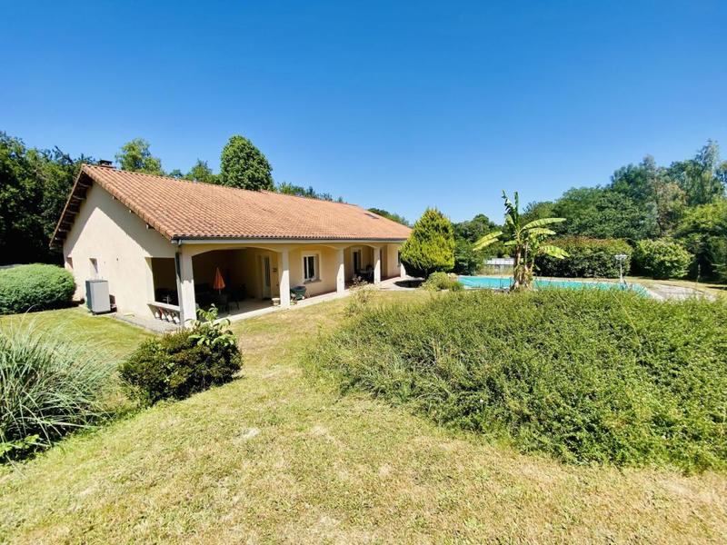 Maison - 220 m² - 7 pièces