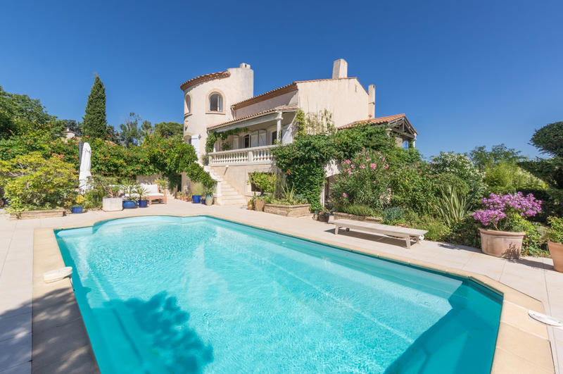 Villa - 220 m² - 6 pièces