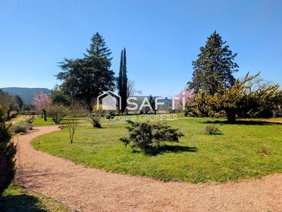 Maison - 323 m² - 11 pièces