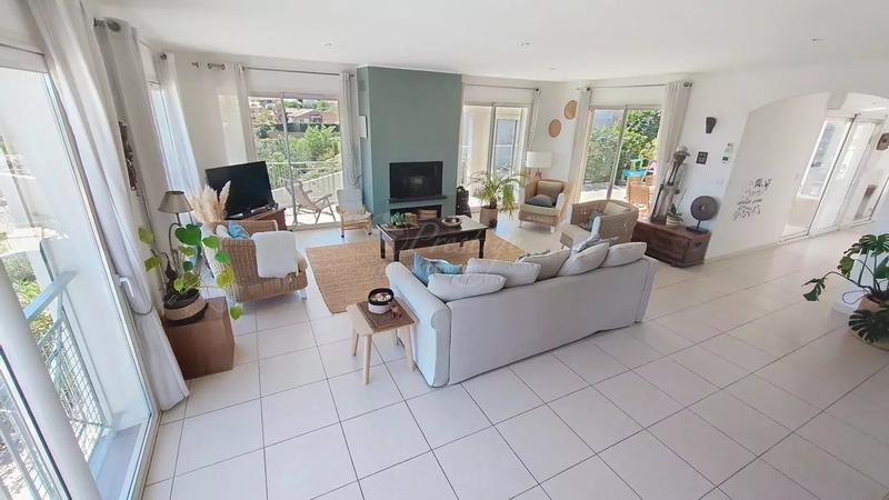 Maison - 206 m² - 8 pièces