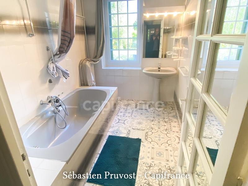 Maison de maîtres - 300 m² - 9 pièces