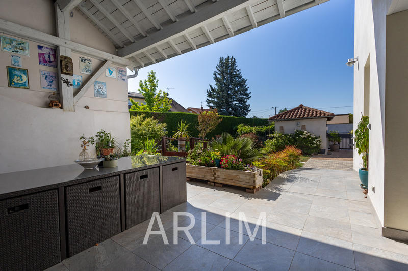 Maison - 182 m² - 8 pièces