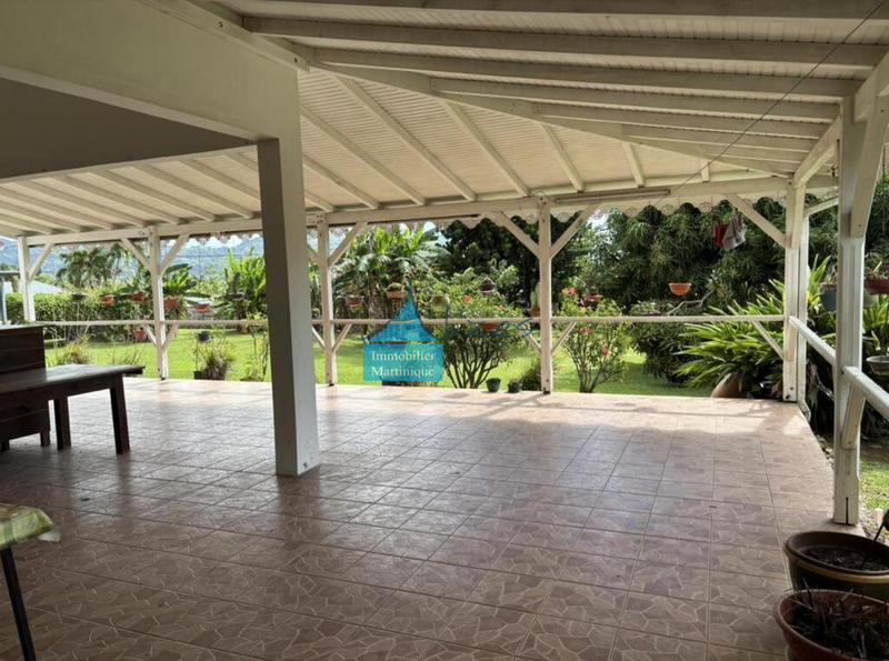 Maison - 230 m² - 6 pièces