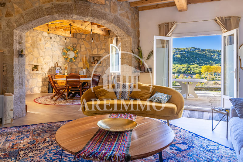 Maison - 228 m² - 11 pièces