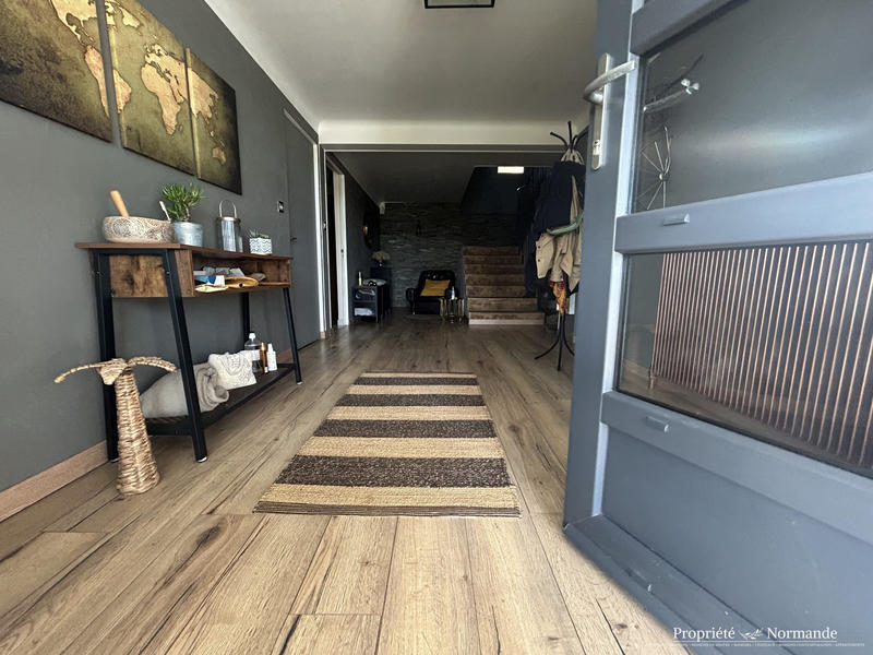 Maison - 280 m² - 8 pièces