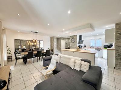 Maison - 164 m² - 8 pièces