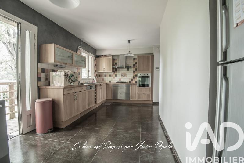 Maison - 182 m² - 9 pièces