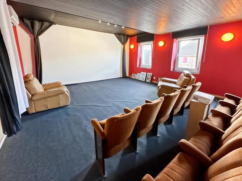 Maison - 268 m² - 9 pièces