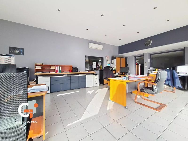 Entrepôt - 150 m² - 6 pièces