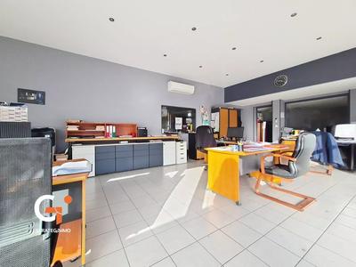 Entrepôt - 150 m² - 6 pièces