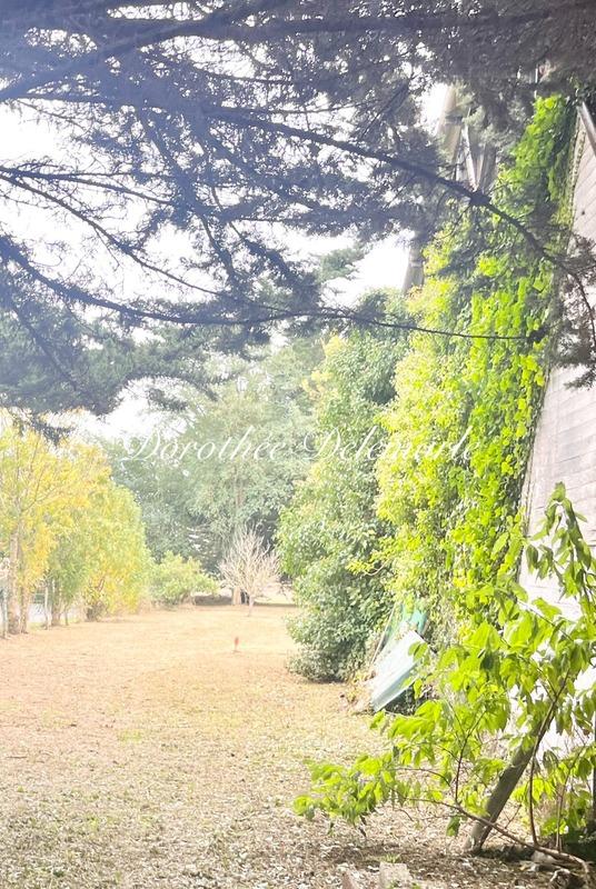 Terrain constructible - 1 027 m²