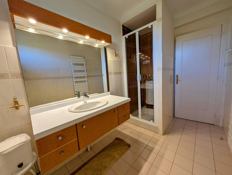 Maison - 230 m² - 8 pièces