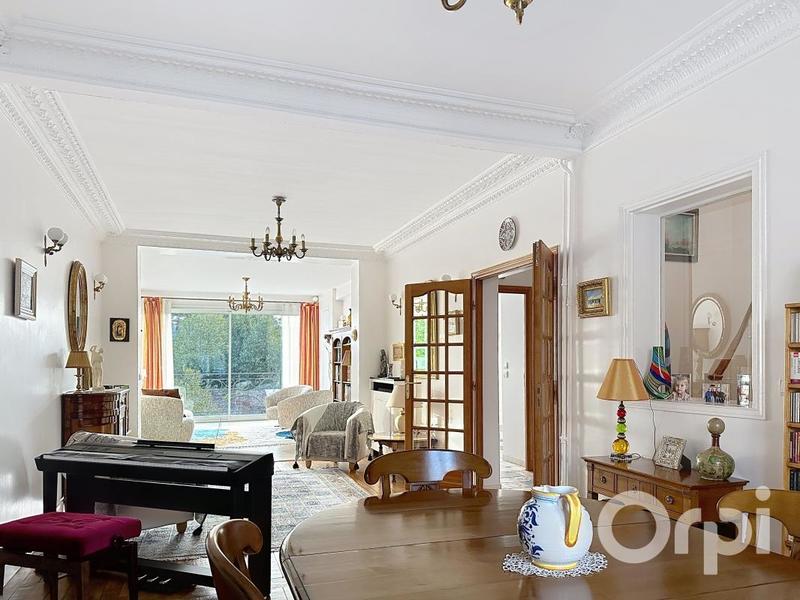 Maison - 217 m² - 7 pièces