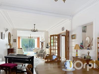 Maison - 217 m² - 7 pièces