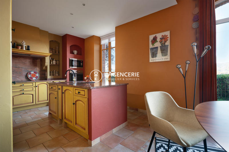 Maison - 300 m² - 7 pièces