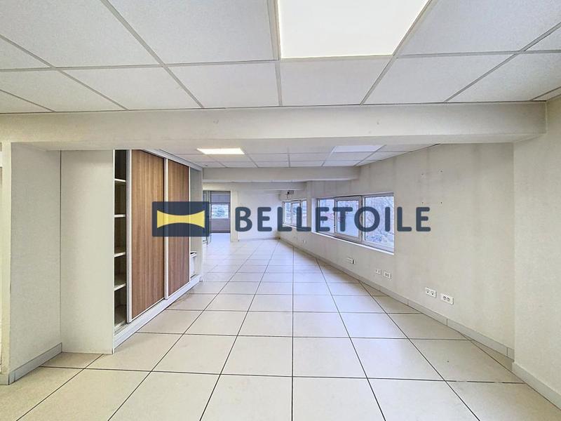 Véhicules - 2 239 m²