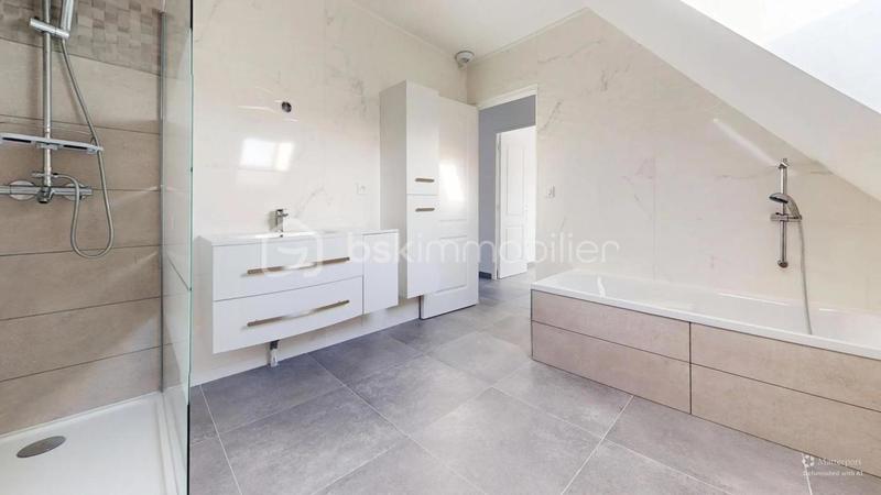 Maison - 110 m² - 5 pièces