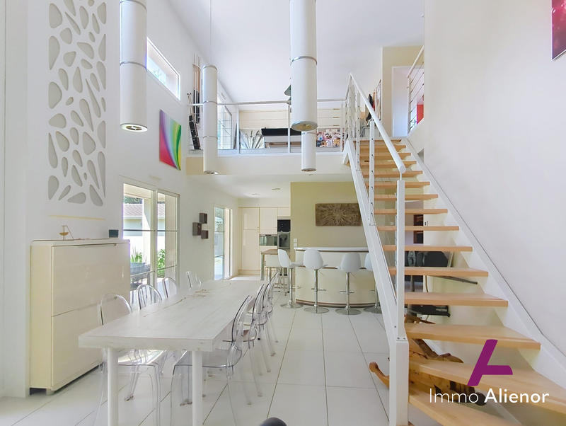 Maison - 197 m² - 7 pièces