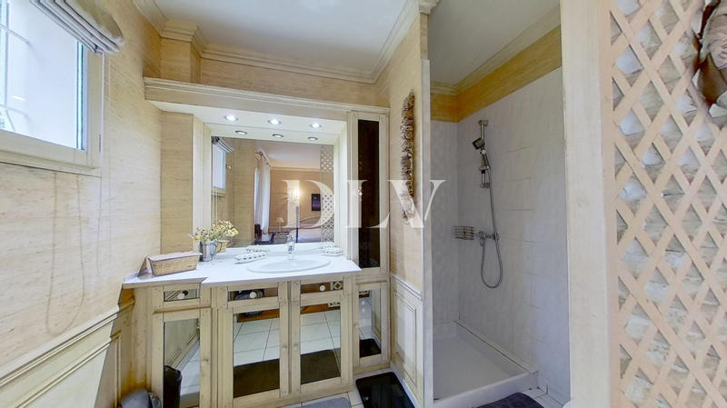 Maison - 194 m² - 6 pièces