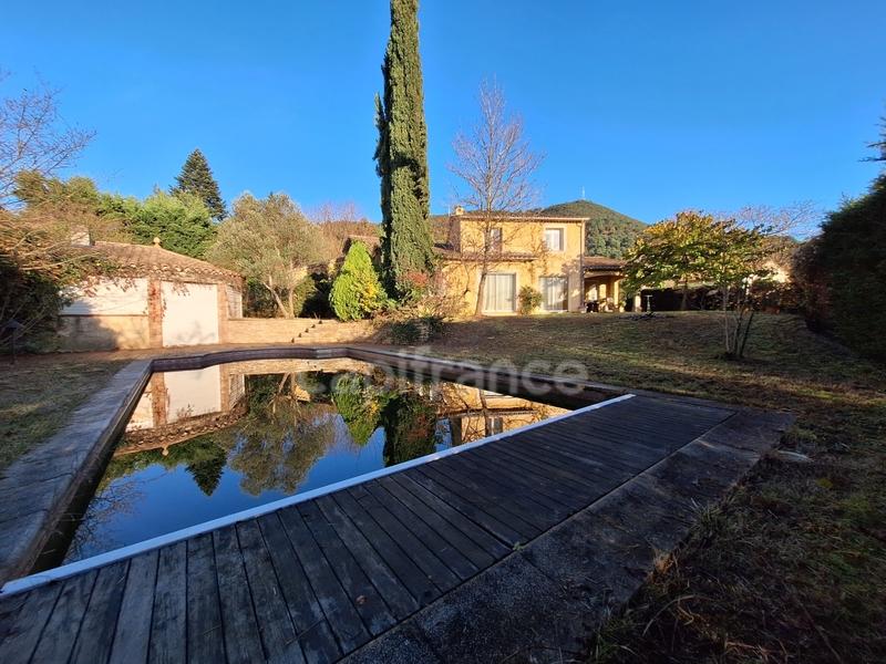 Maison - 192 m² - 7 pièces