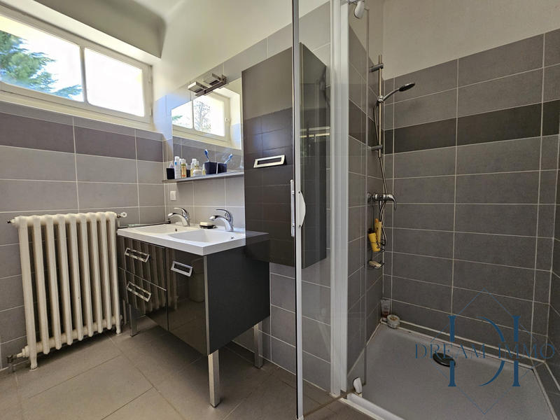 Maison - 240 m² - 10 pièces