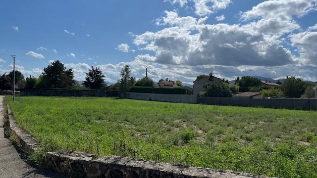 Terrain constructible - 617 m²
