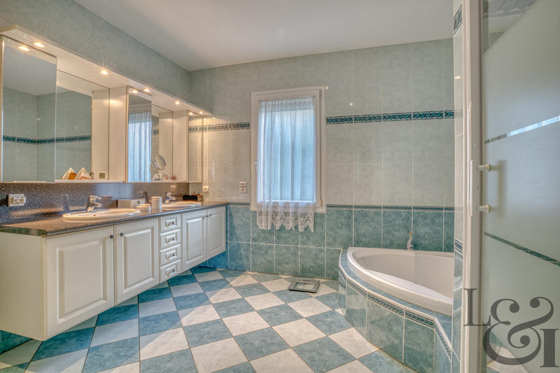 Maison - 174 m² - 6 pièces