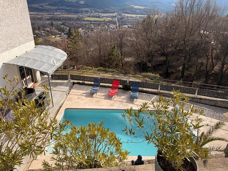 Maison - 224 m² - 9 pièces