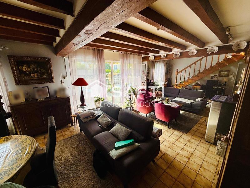 Maison - 238 m² - 9 pièces