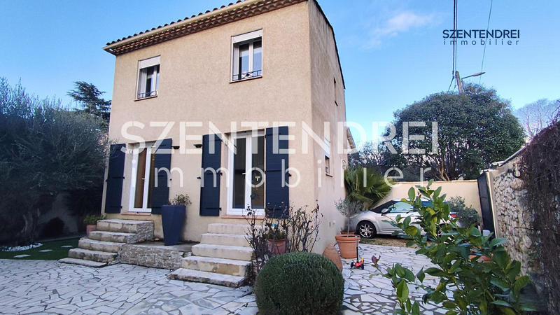 Maison traditionnelle - 75 m² - 4 pièces