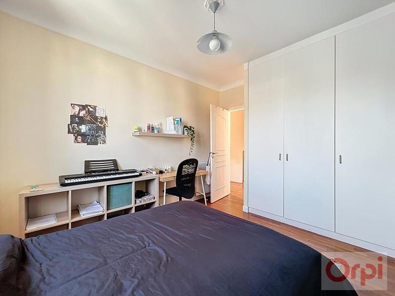 Demeure - 203 m² - 9 pièces