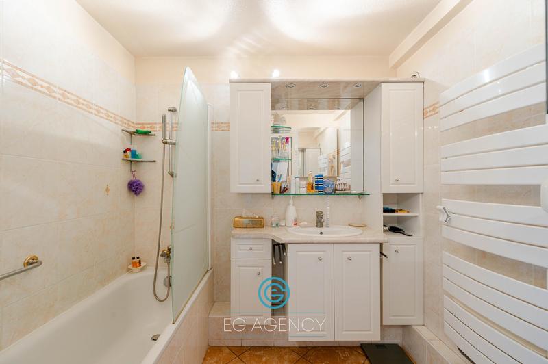 Appartement - 100 m² - 5 pièces