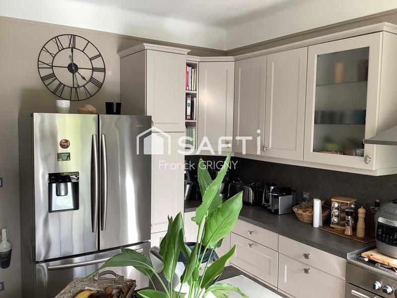 Maison - 222 m² - 7 pièces