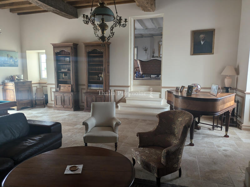 Maison - 278 m² - 12 pièces