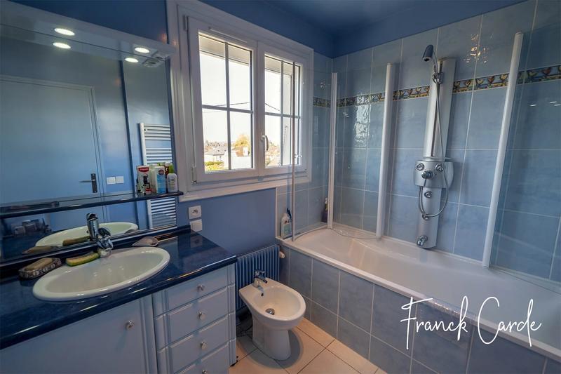 Maison - 225 m² - 8 pièces