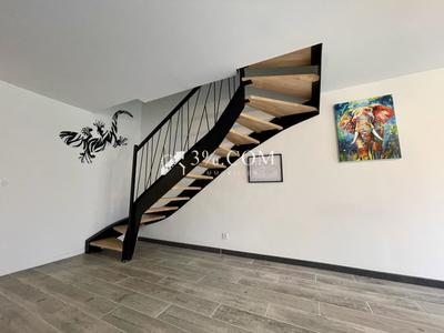 Maison - 99 m² - 5 pièces